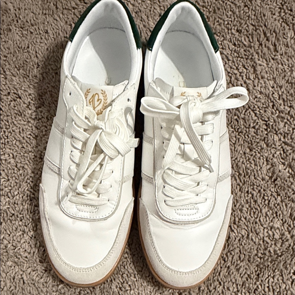 Also White Leather Casual Sneakers with Green Heel Accent